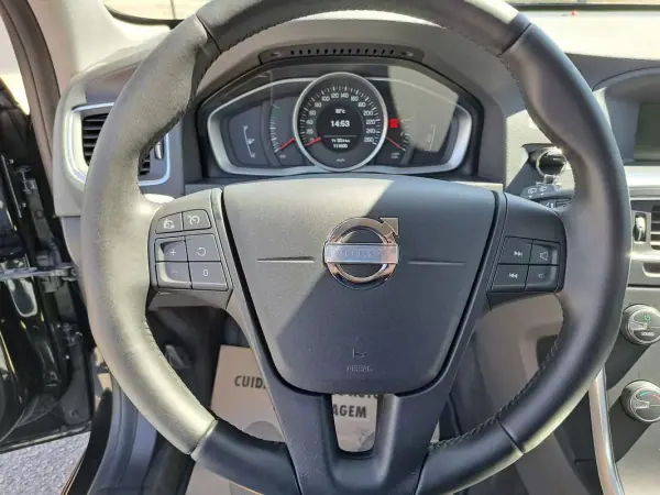 Volvo V60 2013 - 13900 EUR, 111000 km - AUTO.MOTO.pt - 111000km - foto 26 de 42