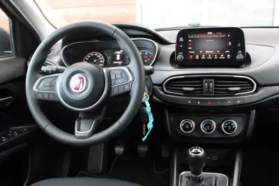 Fiat Tipo Station Wagon 2022 - 12990 EUR, 106000 km - AUTO.MOTO.pt - 106000km - foto 15 de 26
