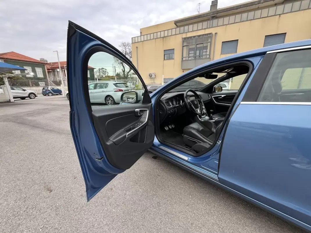 Volvo S60 2015 - 11950 EUR, 225000 km - AUTO.MOTO.pt - 225000km - foto 30 de 53