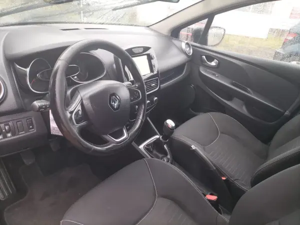 Renault Clio 2016 - 9950 EUR, 223000 km - AUTO.MOTO.pt - 223000km - foto 3 de 6