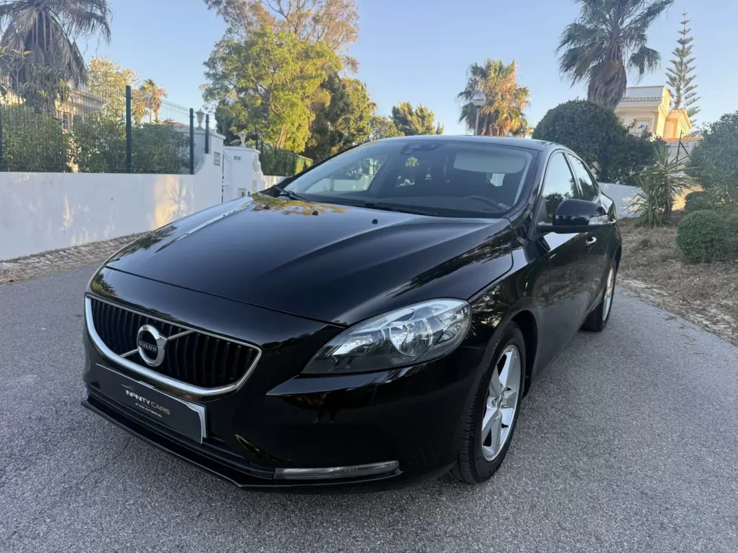 Volvo V40 2017 - 13999 EUR, 80000 km - AUTO.MOTO.pt - 80000km - foto 1 de 13