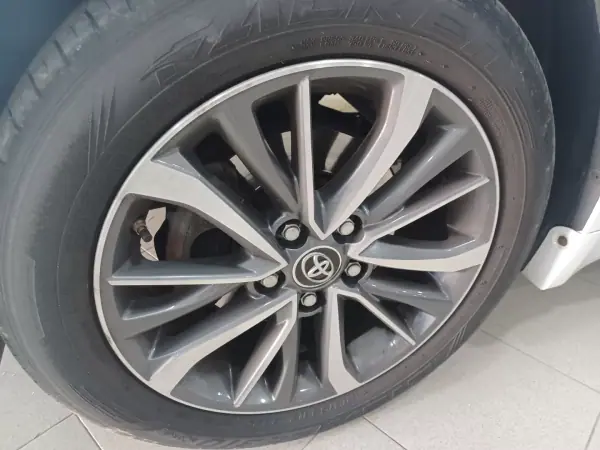 Toyota Avensis Touring Sports 2016 - 15980 EUR, 120621 km - AUTO.MOTO.pt - 120621km - foto 39 de 45