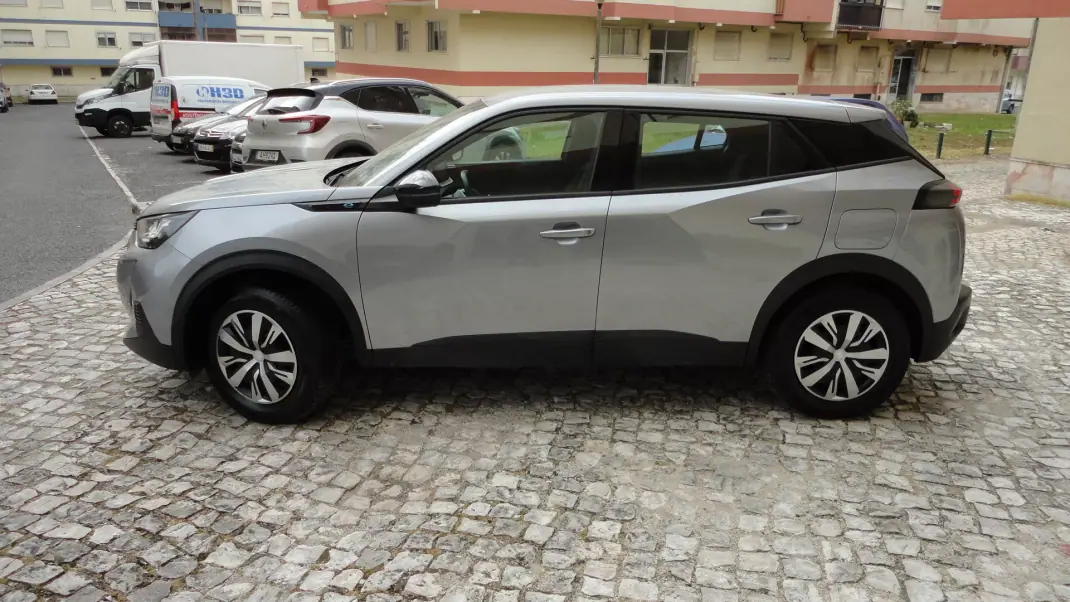 Peugeot e-2008 2023 - 18500 EUR, 81638 km - AUTO.MOTO.pt - 81638km - foto 7 de 20