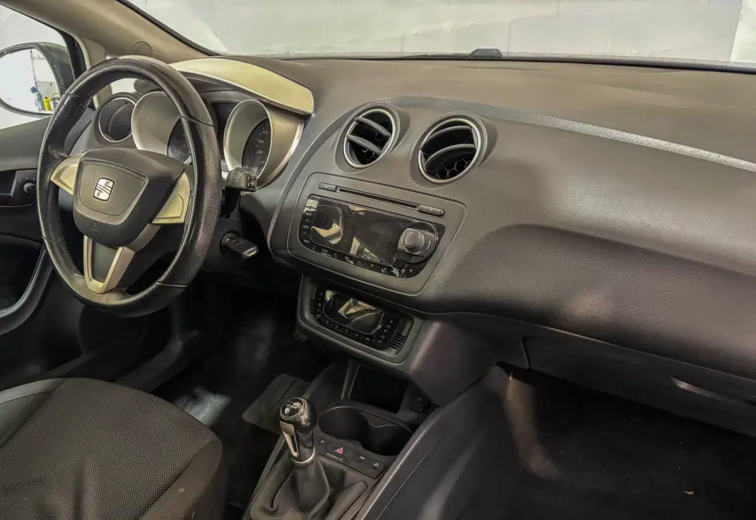 SEAT Ibiza 2009 - 10500 EUR, 94835 km - AUTO.MOTO.pt - 94835km - foto 7 de 10