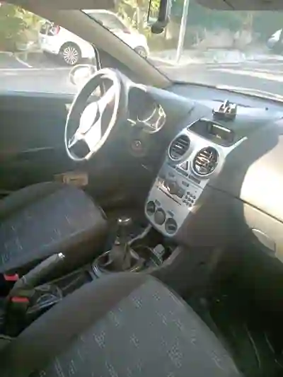 Opel Corsa 2013 - 5500 EUR, 118 km - AUTO.MOTO.pt - 118km - foto 5 de 10