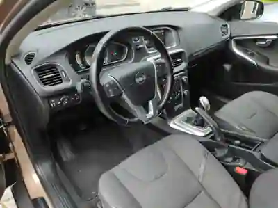 Volvo V40 Cross Country 2014 - 9900 EUR, 235000 km - AUTO.MOTO.pt - 235000km - foto 10 de 15