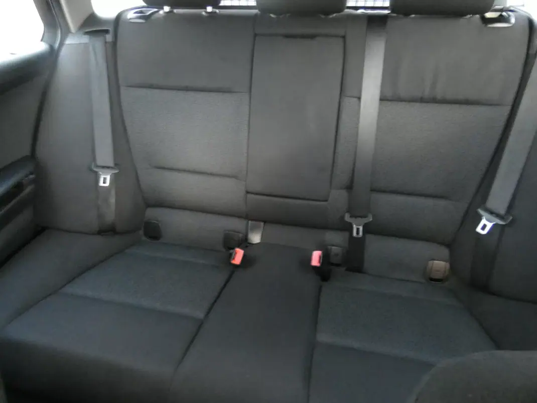 BMW 318 2008 - 7750 EUR, 380000 km - AUTO.MOTO.pt - 380000km - foto 10 de 11