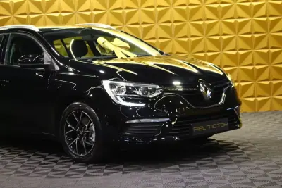 Renault Mégane Sport Tourer 2020 - 11890 EUR, 180000 km - AUTO.MOTO.pt - 180000km - foto 6 de 28