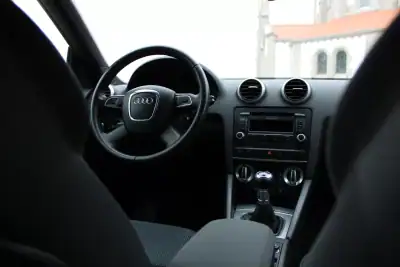 Audi A3 Cabrio 2009 - 11990 EUR, 180000 km - AUTO.MOTO.pt - 180000km - foto 23 de 42