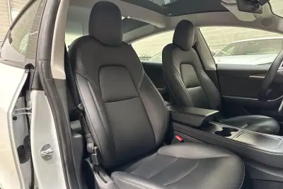Tesla Model 3 2021 - 25450 EUR, 58710 km - AUTO.MOTO.pt - 58710km - foto 11 de 56