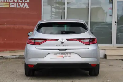 Renault Mégane 2020 - 13990 EUR, 180000 km - AUTO.MOTO.pt - 180000km - foto 10 de 29