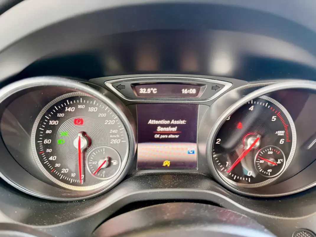 Mercedes-Benz CLA 180 2016 - 18990 EUR, 209795 km - AUTO.MOTO.pt - 209795km - foto 17 de 23