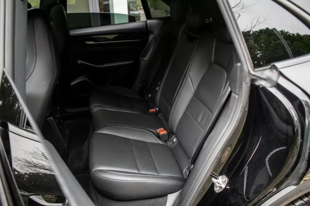 Porsche Macan 2025 - 83990 EUR, 15400 km - AUTO.MOTO.pt - 15400km - foto 34 de 49