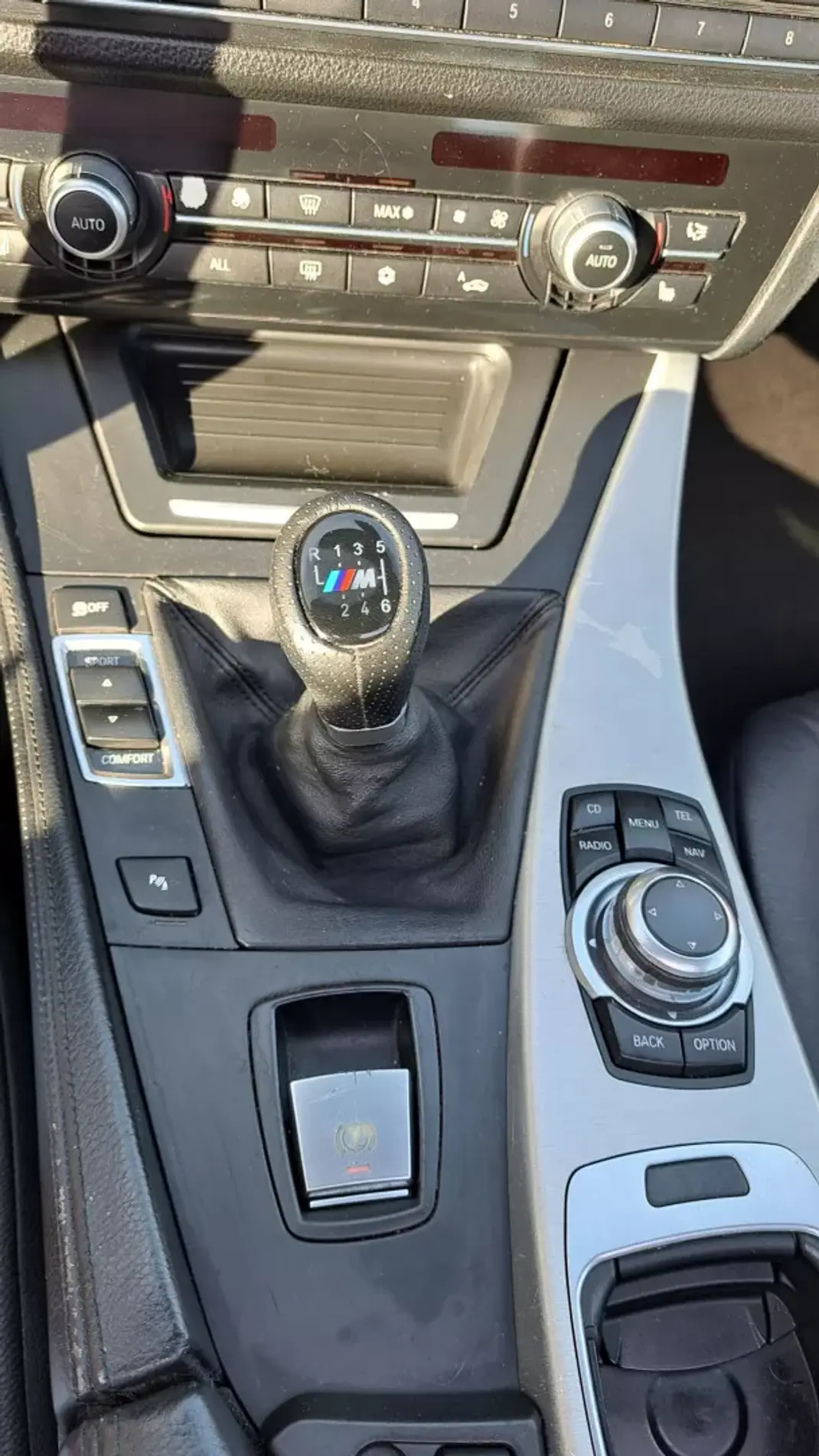 BMW 520 2011 - 11900 EUR, 331971 km - AUTO.MOTO.pt - 331971km - foto 18 de 27