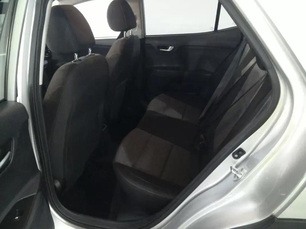 Kia Stonic 2021 - 14250 EUR, 144834 km - AUTO.MOTO.pt - 144834km - foto 7 de 8