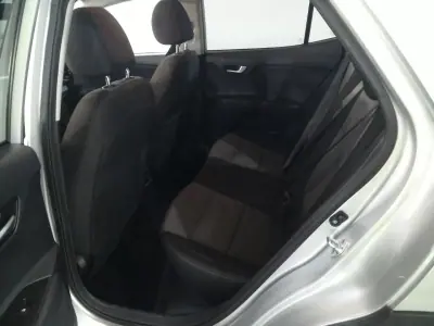Kia Stonic 2021 - 14250 EUR, 144834 km - AUTO.MOTO.pt - 144834km - foto 7 de 8