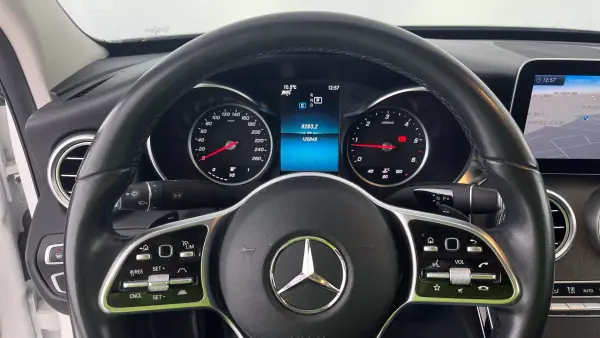 Mercedes-Benz C 300 2019 - 26990 EUR, 120000 km - AUTO.MOTO.pt - 120000km - foto 12 de 16