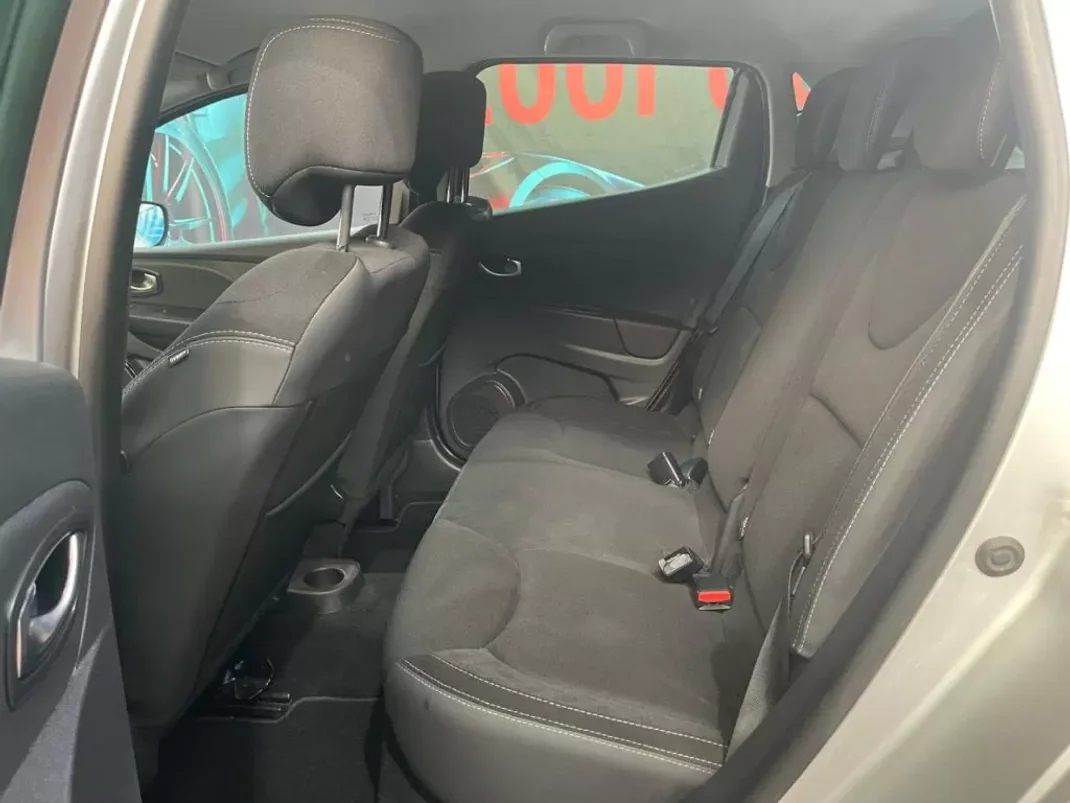 Renault Clio 2019 - 11750 EUR, 106000 km - AUTO.MOTO.pt - 106000km - foto 32 de 45