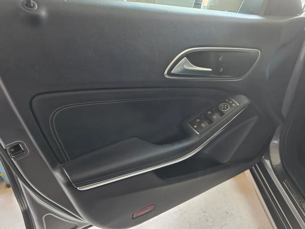 Mercedes-Benz CLA 180 2017 - 17990 EUR, 161000 km - AUTO.MOTO.pt - 161000km - foto 12 de 14