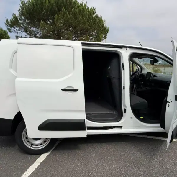 Citroën Berlingo 2019 - 14950 EUR, 96000 km - AUTO.MOTO.pt - 96000km - foto 11 de 17