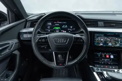 Audi Q8 e-Tron Sportback 2023 - 49950 EUR, 55000 km - AUTO.MOTO.pt - 55000km - foto 23 de 54