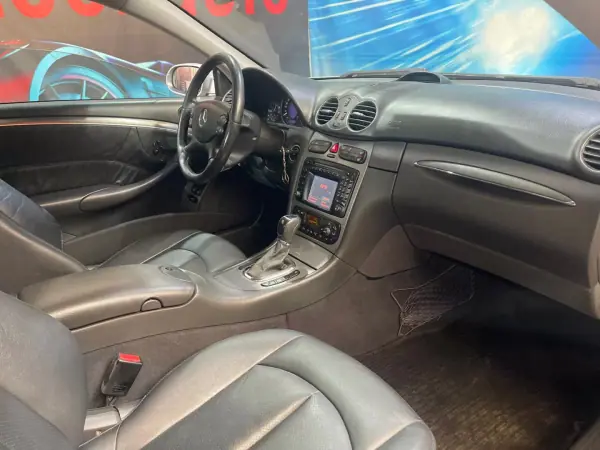 Mercedes-Benz CLK 220 2005 - 10999 EUR, 223000 km - AUTO.MOTO.pt - 223000km - foto 31 de 44