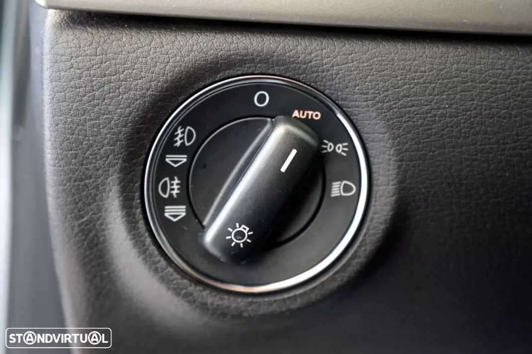 Audi A8 2006 - 16000 EUR, 236702 km - AUTO.MOTO.pt - 236702km - foto 9 de 21