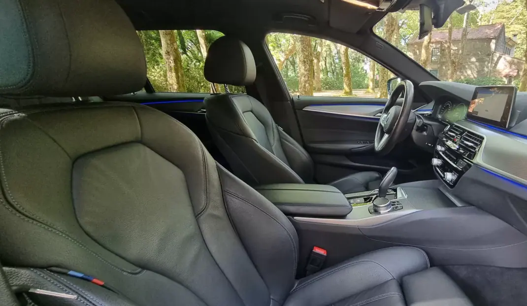 BMW 520 2019 - 31750 EUR, 130000 km - AUTO.MOTO.pt - 130000km - foto 15 de 25