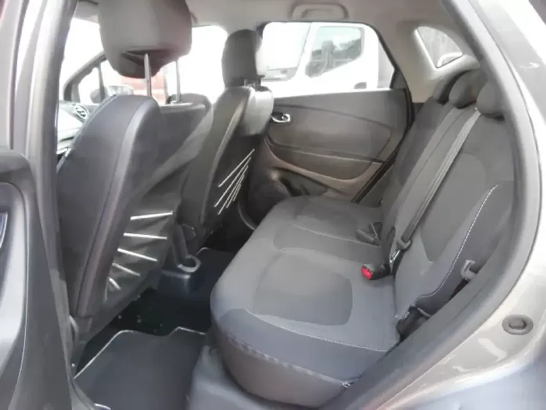 Renault Captur 2014 - 12900 EUR, 155622 km - AUTO.MOTO.pt - 155622km - foto 21 de 30