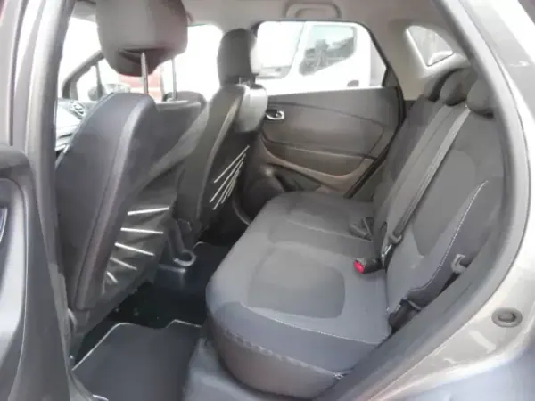 Renault Captur 2014 - 12900 EUR, 155622 km - AUTO.MOTO.pt - 155622km - foto 21 de 30
