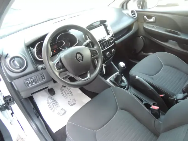 Renault Clio Sport Tourer 2018 - 9250 EUR, 135500 km - AUTO.MOTO.pt - 135500km - foto 6 de 16