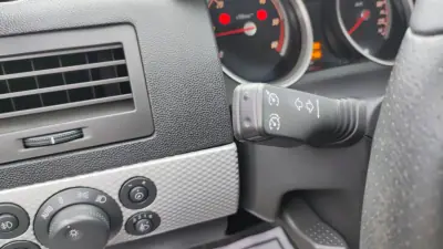 Opel 2010 - 5580 EUR, 219987 km - AUTO.MOTO.pt - 219987km - foto 8 de 20