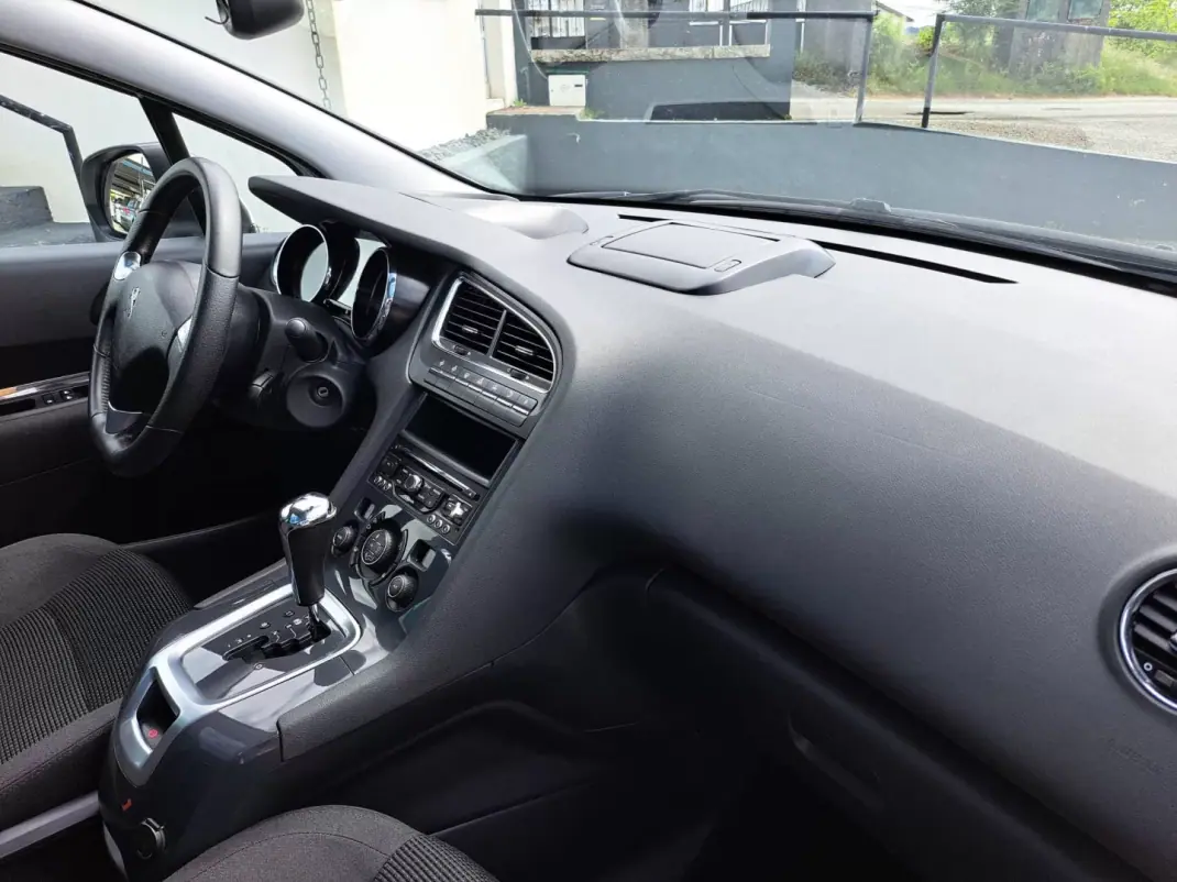 Peugeot 5008 2016 - 13450 EUR, 164950 km - AUTO.MOTO.pt - 164950km - foto 20 de 47
