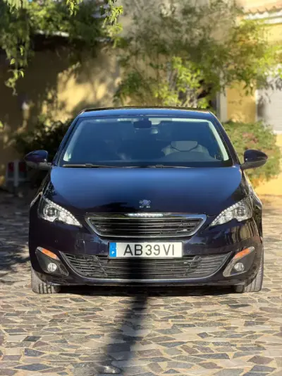 Peugeot 308 2017 - 10900 EUR, 140007 km - AUTO.MOTO.pt - 140007km - foto 2 de 9