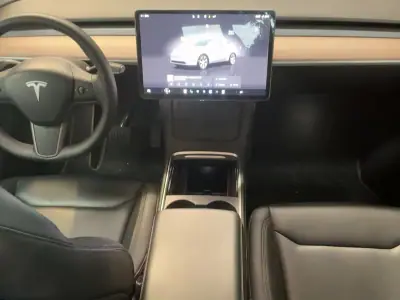 Tesla Model Y 2024 - 35900 EUR, 38745 km - AUTO.MOTO.pt - 38745km - foto 3 de 5