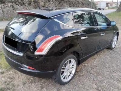 Lancia Delta 2008 - 3750 EUR, 220000 km - AUTO.MOTO.pt - 220000km - foto 7 de 28
