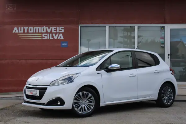 Peugeot 208 2016 - 8250 EUR, 137000 km - AUTO.MOTO.pt - 137000km - foto 2 de 26