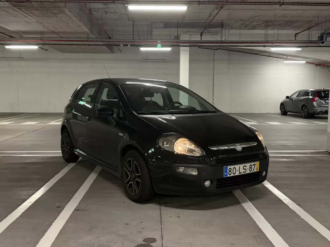 Fiat Punto 2011 - 3000 EUR, 289000 km - AUTO.MOTO.pt - 289000km - foto 1 de 10