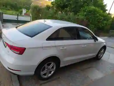 Audi A3 Limousine 2016 - 17000 EUR, 120000 km - AUTO.MOTO.pt - 120000km - foto 4 de 5