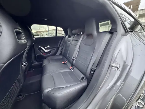 Mercedes-Benz CLA 180 2019 - 26500 EUR, 80000 km - AUTO.MOTO.pt - 80000km - foto 28 de 29