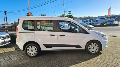 Ford Transit Connect 2019 - 16900 EUR, 240235 km - AUTO.MOTO.pt - 240235km - foto 7 de 24
