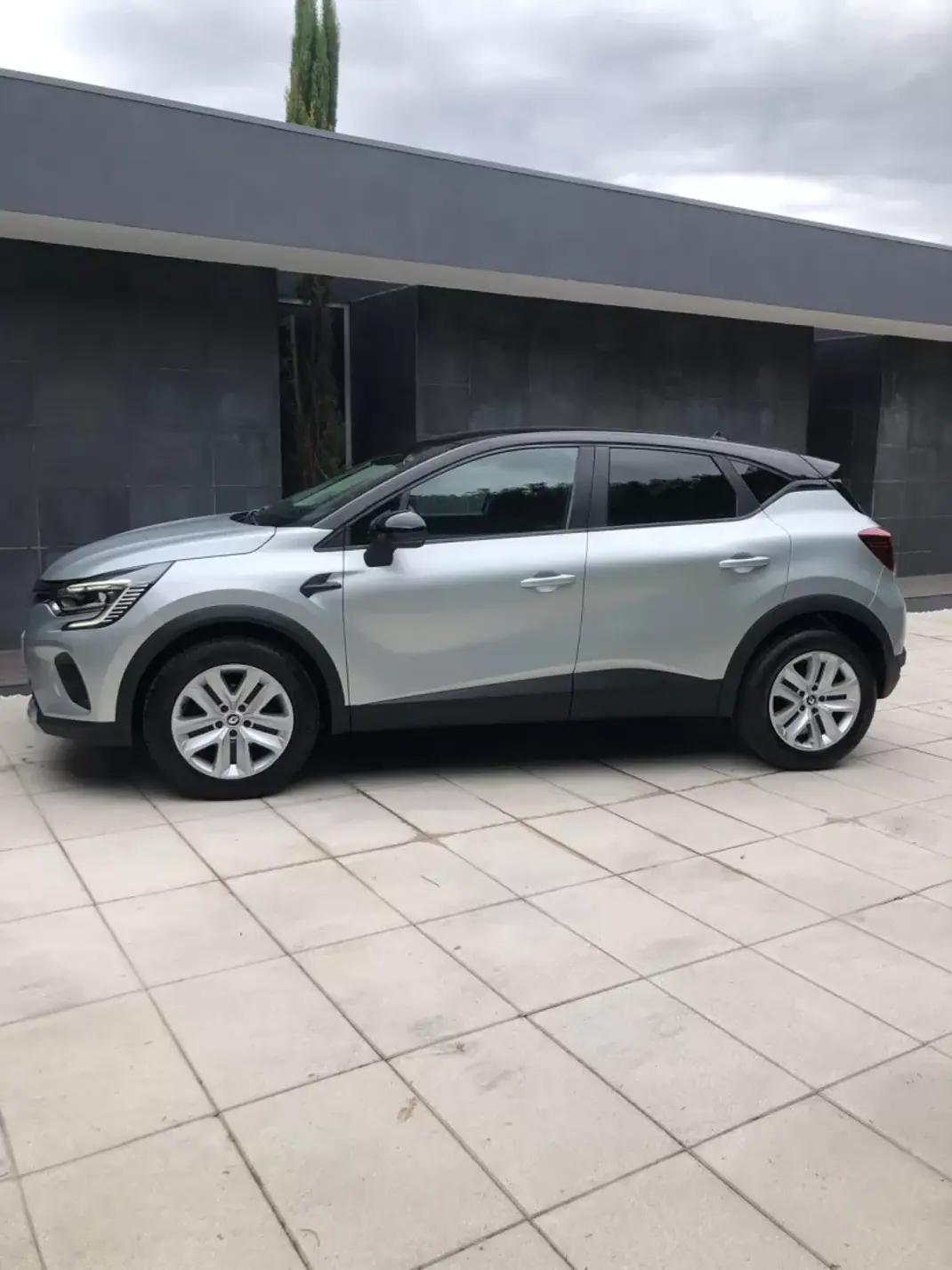 Renault Captur 2023 - 16900 EUR, 51000 km - AUTO.MOTO.pt - 51000km - foto 7 de 31