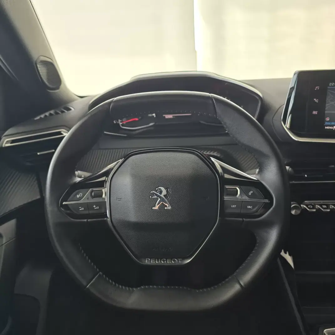 Peugeot 2008 2023 - 16750 EUR, 52595 km - 52595km - foto 20 de 28