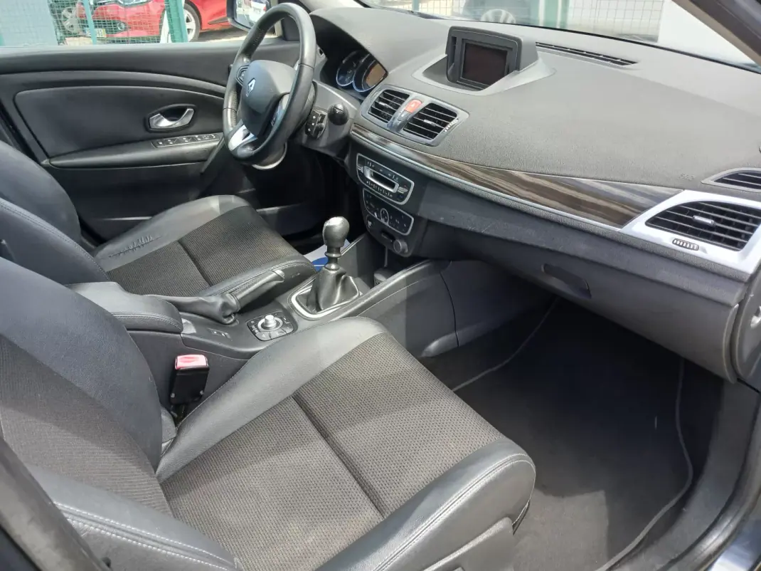 Renault Mégane Sport Tourer 2010 - 6350 EUR, 169329 km - AUTO.MOTO.pt - 169329km - foto 21 de 24