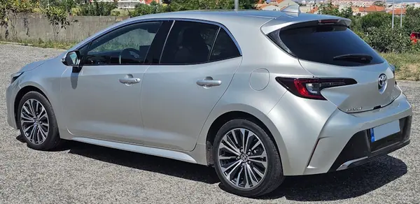 Toyota Corolla 2023 - 24900 EUR, 52500 km - AUTO.MOTO.pt - 52500km - foto 3 de 11