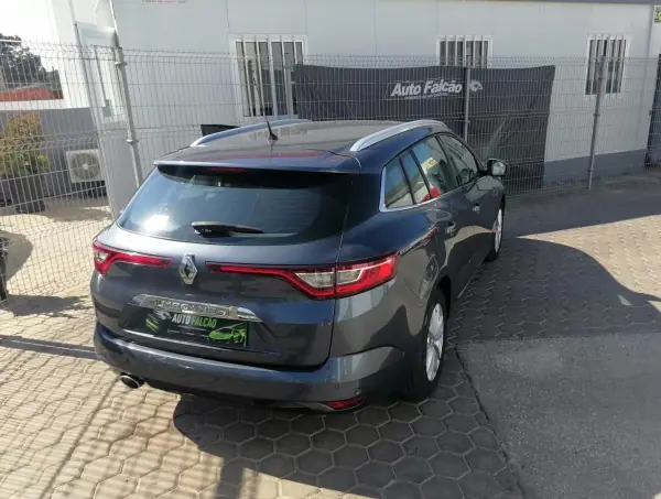 Renault Mégane 2017 - 13000 EUR, 126120 km - AUTO.MOTO.pt - 126120km - foto 14 de 19