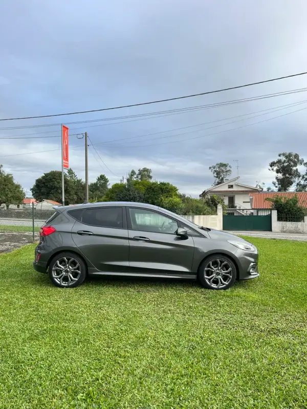 Ford Fiesta 2018 - 15800 EUR, 33218 km - AUTO.MOTO.pt - 33218km - foto 6 de 12