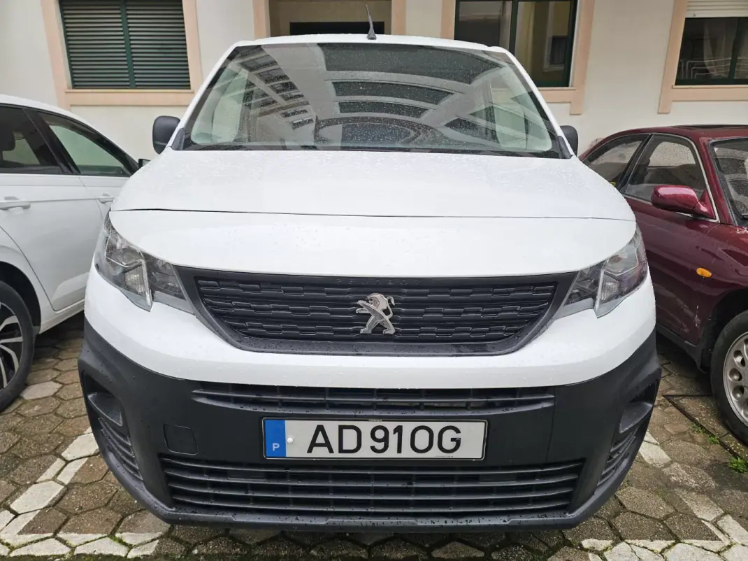 Peugeot Partner 1.5 BlueHDI Pro Longa 3L 2020 - 12900 EUR, 187531 km - AUTO.MOTO.pt - 187531km - foto 2 de 13