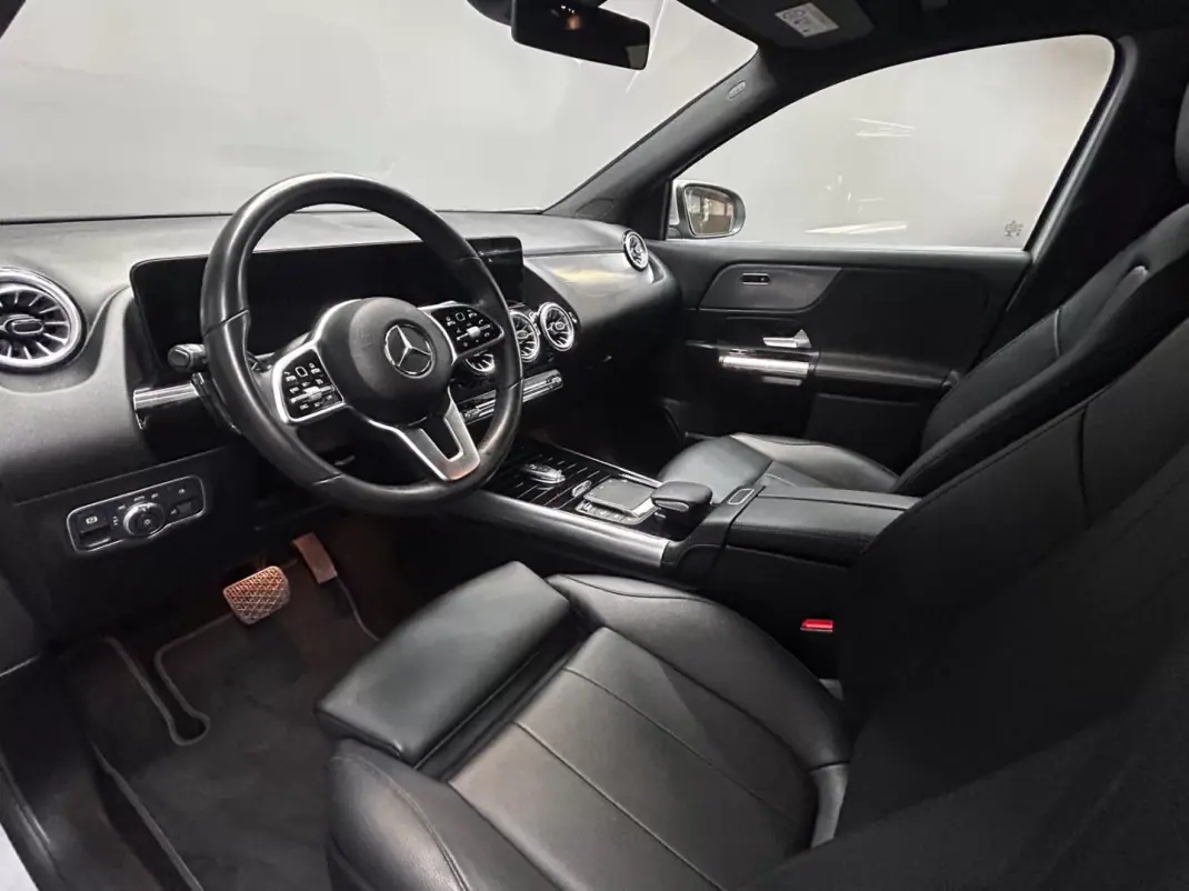 Mercedes-Benz GLA 250 2022 - 31400 EUR, 142300 km - 142300km - foto 8 de 12
