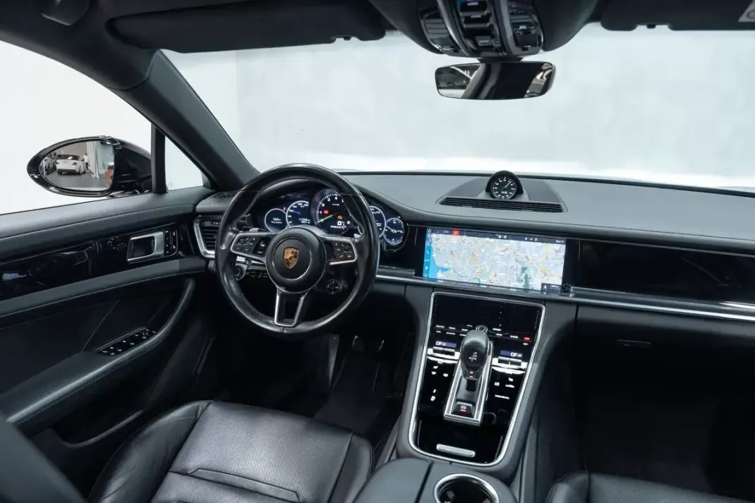Porsche Panamera Sport Turismo 2020 - 63950 EUR, 111000 km - AUTO.MOTO.pt - 111000km - foto 21 de 53